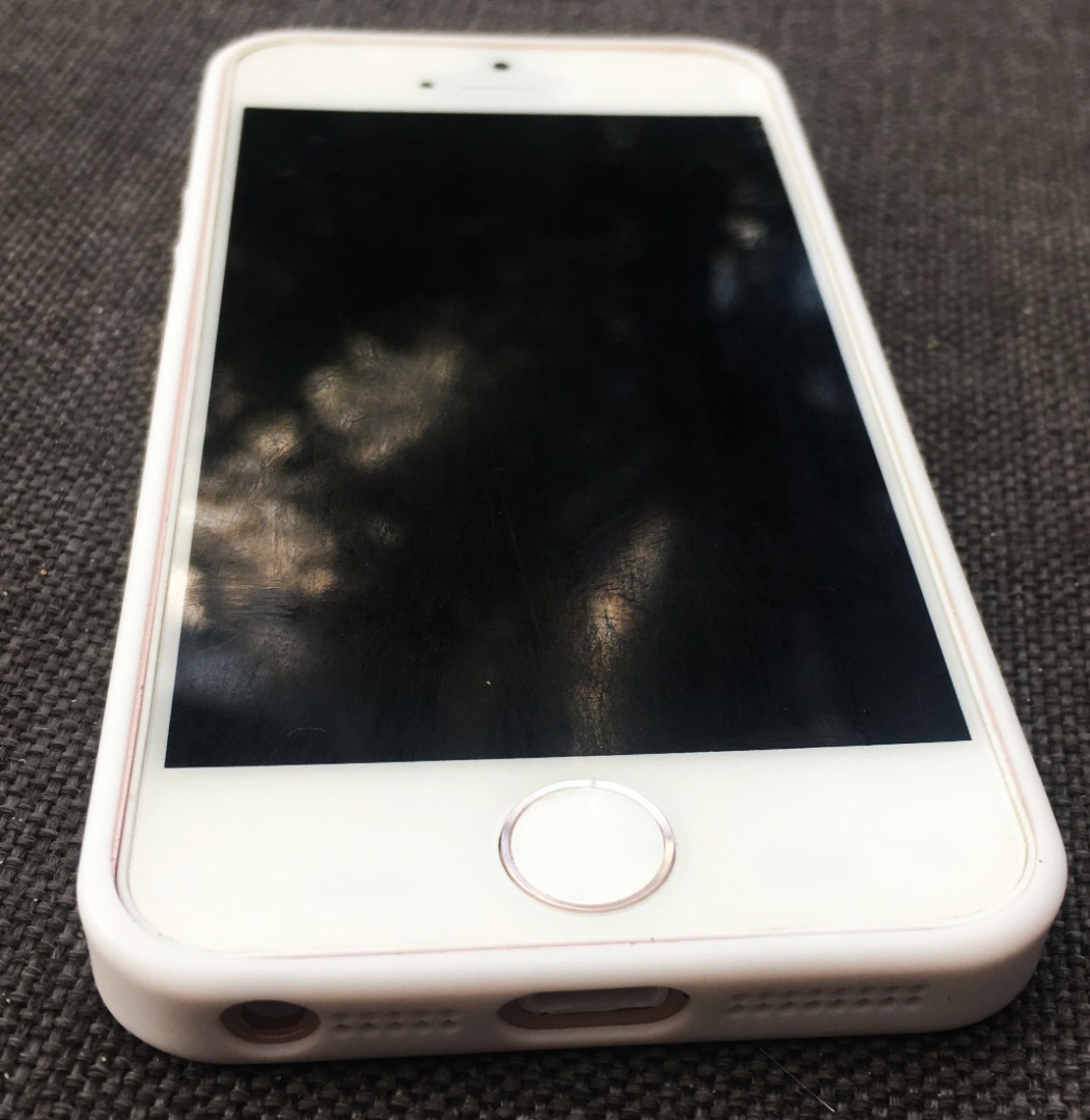 heb vertrouwen Gevangene In de omgeving van Apple Iphone 5 / 5S / SE2016 siliconen hoesje wit be happy and smile -  Apple - Nieuwetelefoonhoesjes.nl